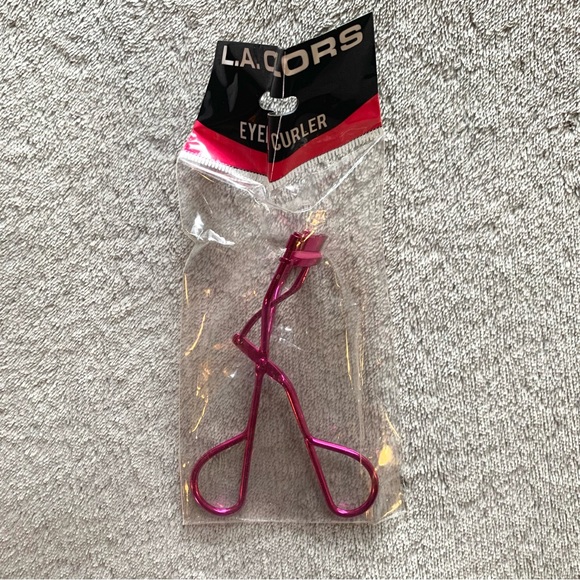 L.A. Colors Vibrant Pink Eyelash Curler - Picture 7 of 9